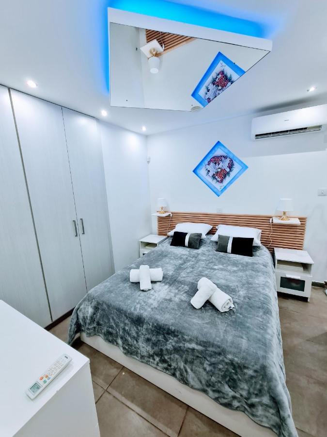 Hidden Lights Deluxe Apartment アヤナパ エクステリア 写真