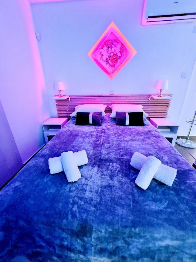 Hidden Lights Deluxe Apartment アヤナパ エクステリア 写真