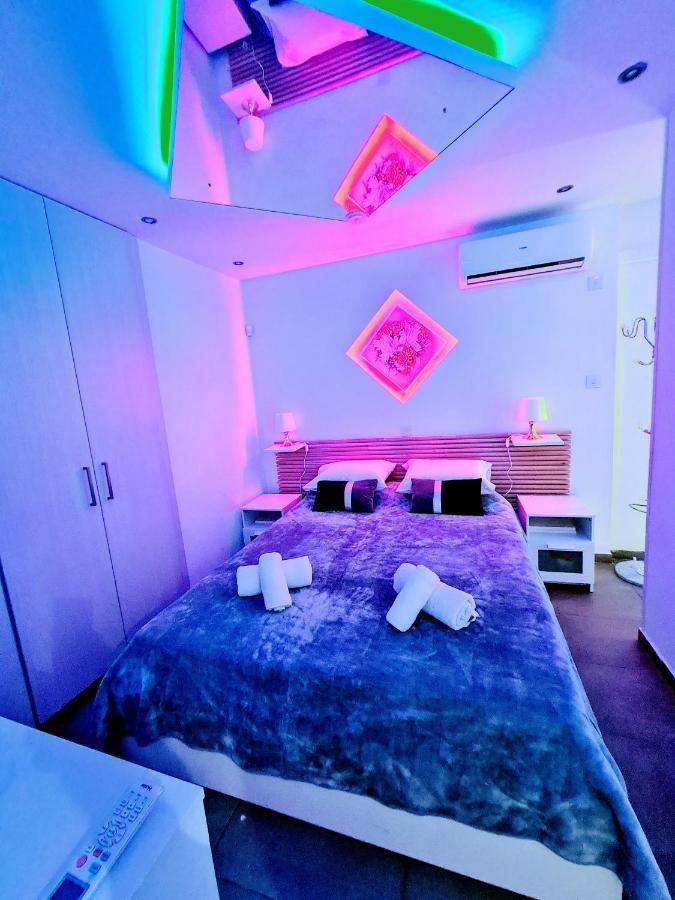 Hidden Lights Deluxe Apartment アヤナパ エクステリア 写真