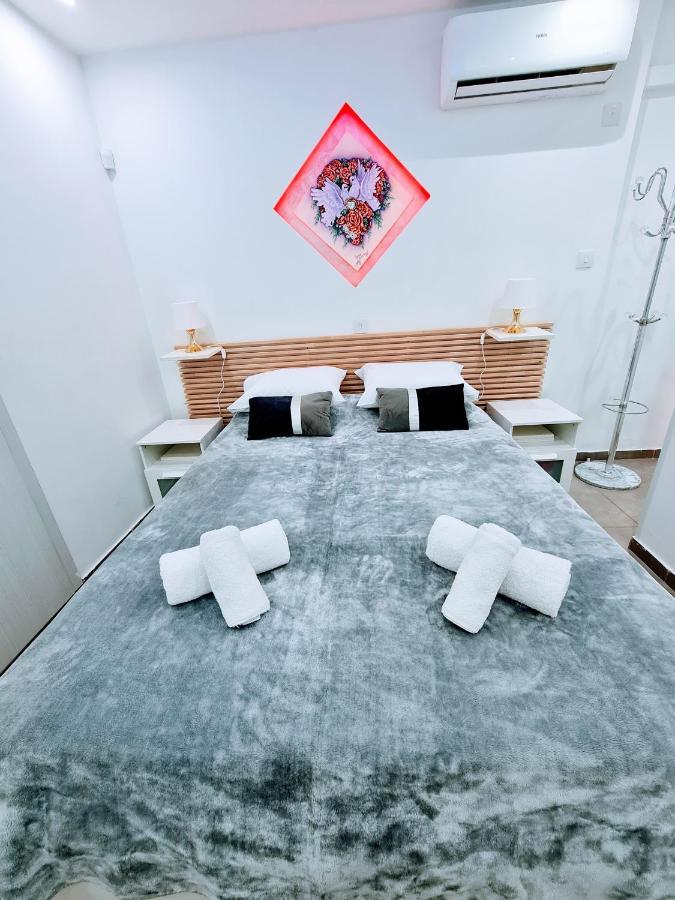 Hidden Lights Deluxe Apartment アヤナパ エクステリア 写真