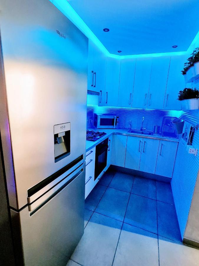 Hidden Lights Deluxe Apartment アヤナパ エクステリア 写真