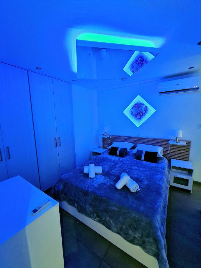 Hidden Lights Deluxe Apartment アヤナパ エクステリア 写真