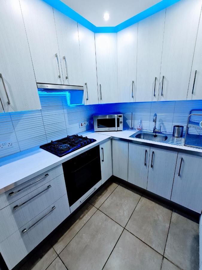 Hidden Lights Deluxe Apartment アヤナパ エクステリア 写真