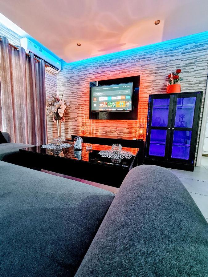 Hidden Lights Deluxe Apartment アヤナパ エクステリア 写真