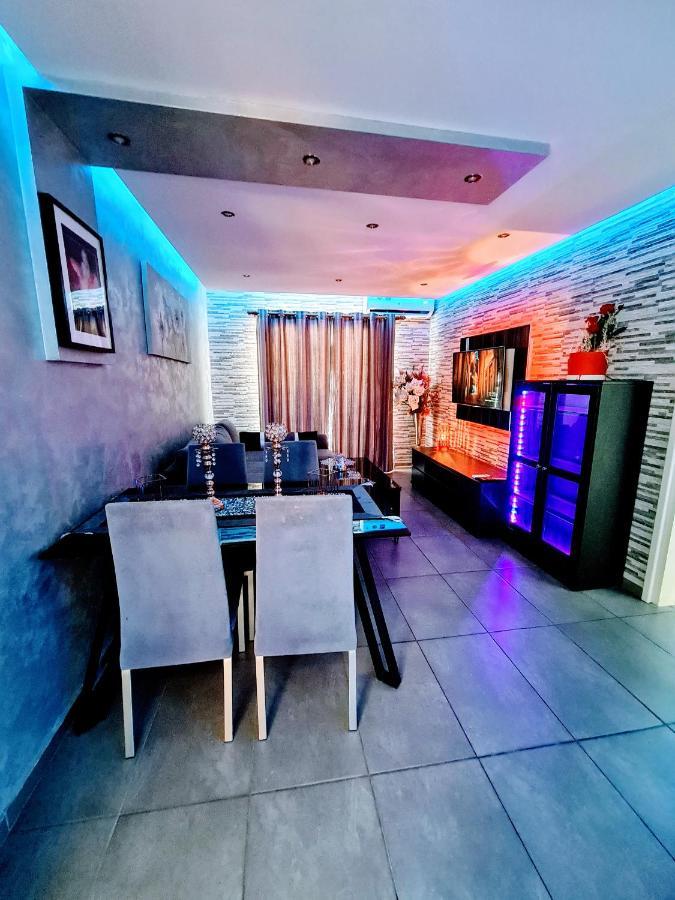 Hidden Lights Deluxe Apartment アヤナパ エクステリア 写真