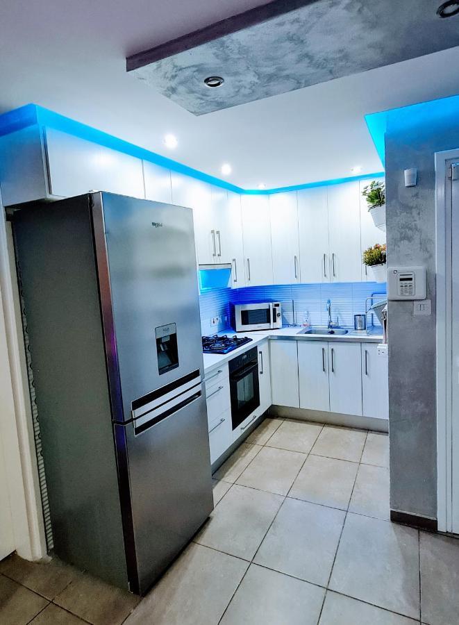 Hidden Lights Deluxe Apartment アヤナパ エクステリア 写真