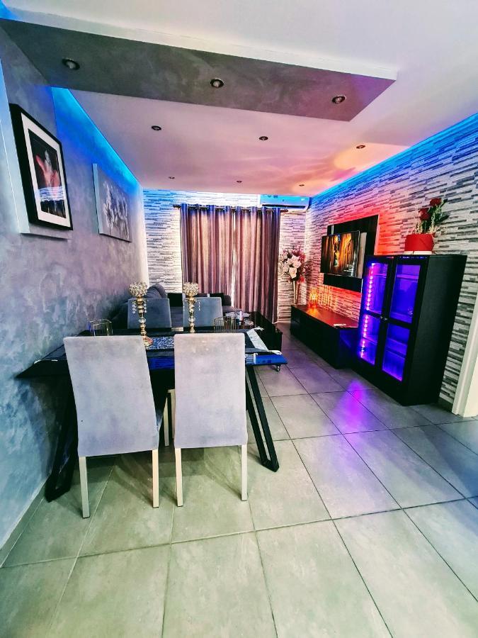 Hidden Lights Deluxe Apartment アヤナパ エクステリア 写真