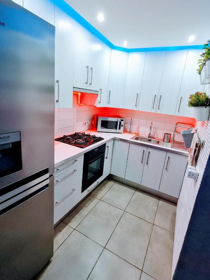 Hidden Lights Deluxe Apartment アヤナパ エクステリア 写真